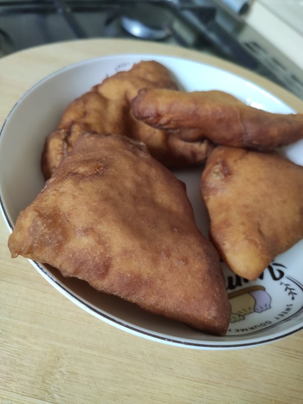Mandazi (East African Fried Doughnuts) (Mandazi ya kawaida)